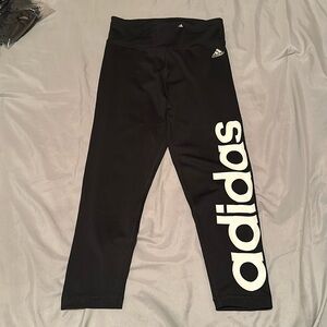 Adidas leggings/Capri’s like new size small